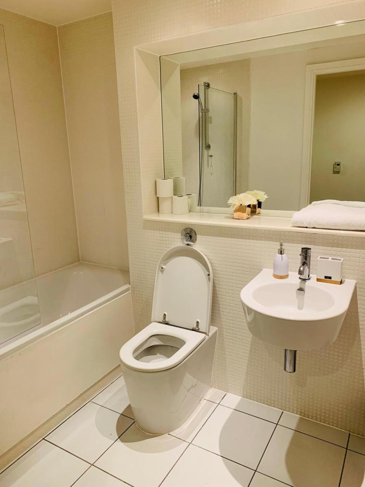 Canary Wharf View Apartments لندن المظهر الخارجي الصورة